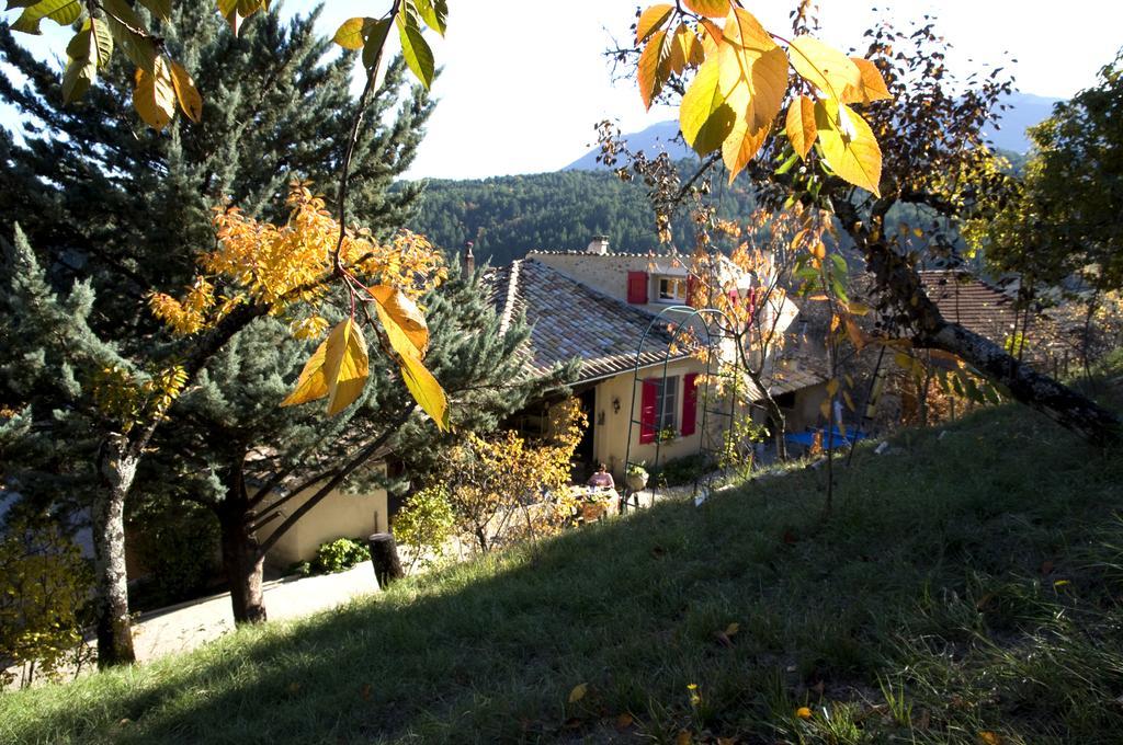 La Grange D'Agnes Bed and Breakfast Montmaur-en-Diois Exteriör bild