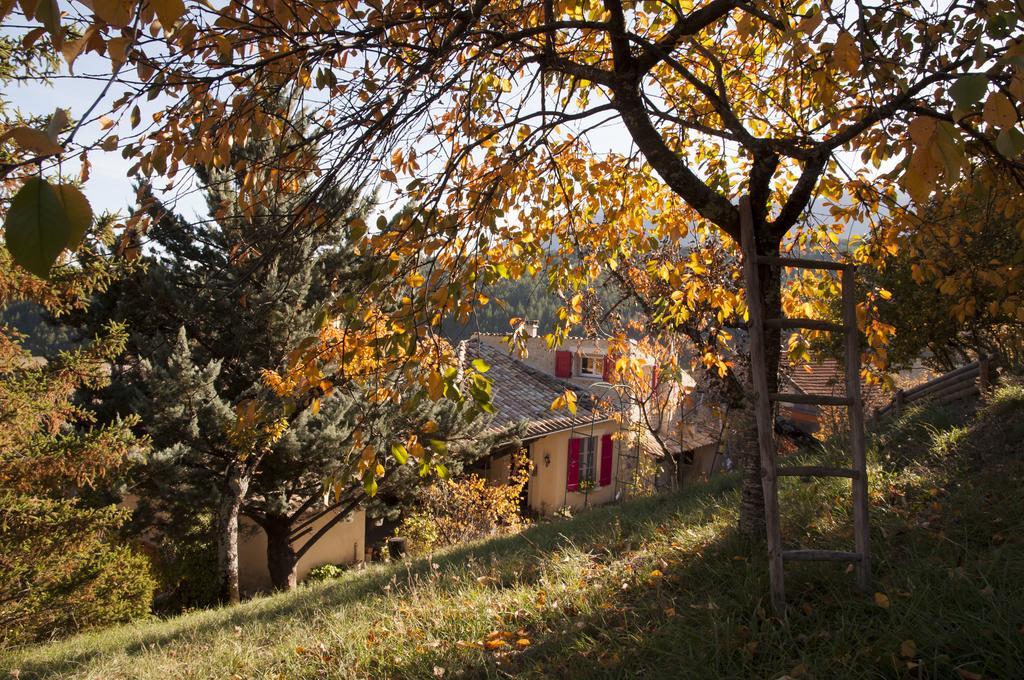 La Grange D'Agnes Bed and Breakfast Montmaur-en-Diois Exteriör bild