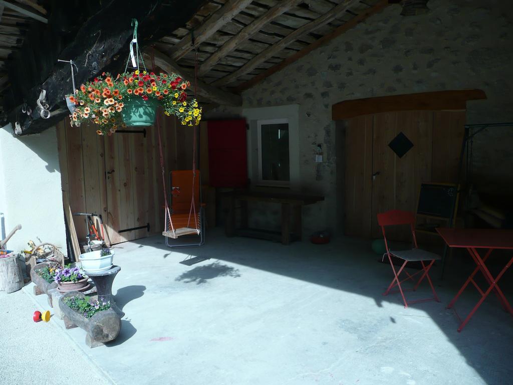La Grange D'Agnes Bed and Breakfast Montmaur-en-Diois Exteriör bild
